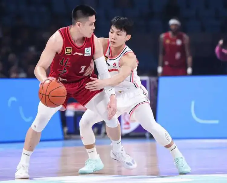 北京神逆轉本土雙槍立功:陳盈駿18+12關鍵三分 方碩制勝兩罰