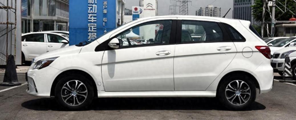 北汽新能源-北汽新能源 EV:智能與續(xù)航的綠色先鋒