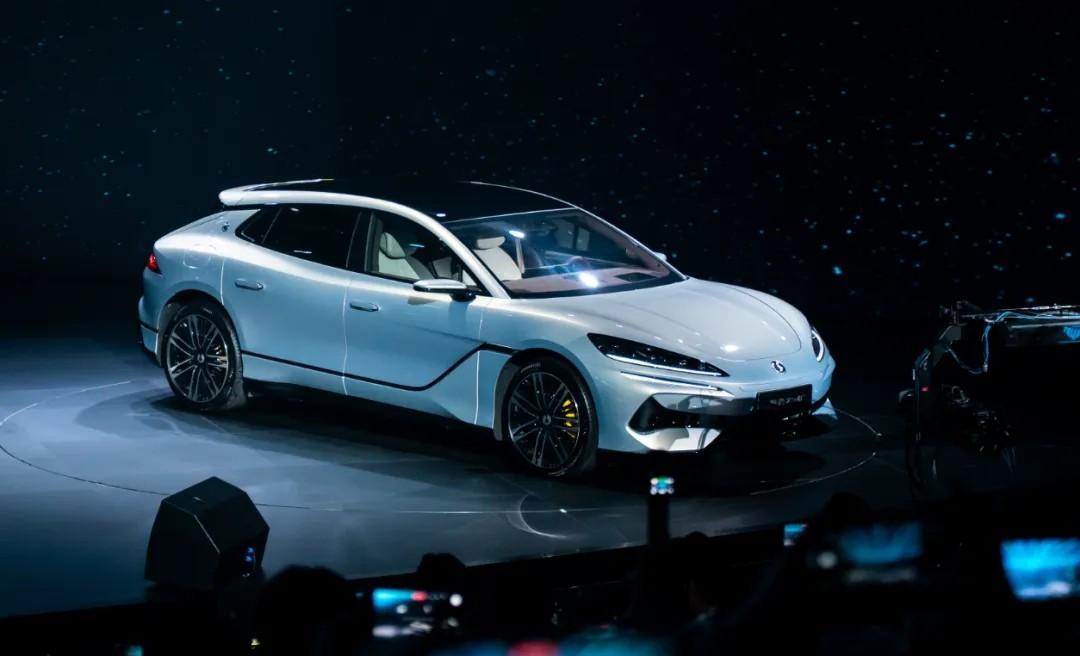 打算換車,騰勢Z9gt和沃爾沃s90,選哪個好?