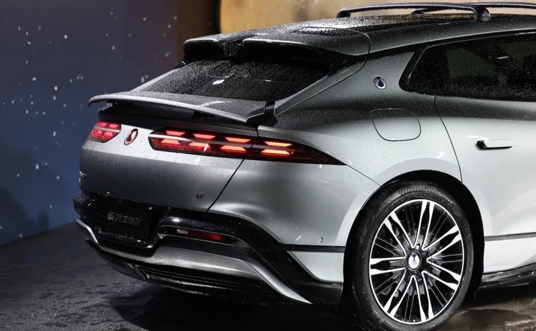打算換車,騰勢Z9gt和沃爾沃s90,選哪個好?