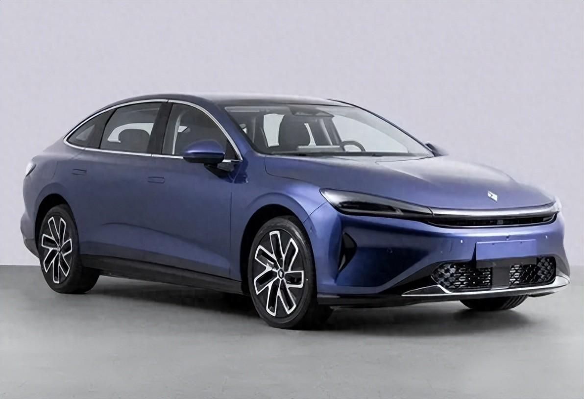 寶駿全新旗艦轎車“云光”:5米車長+2.9米軸距,有望年內上市!