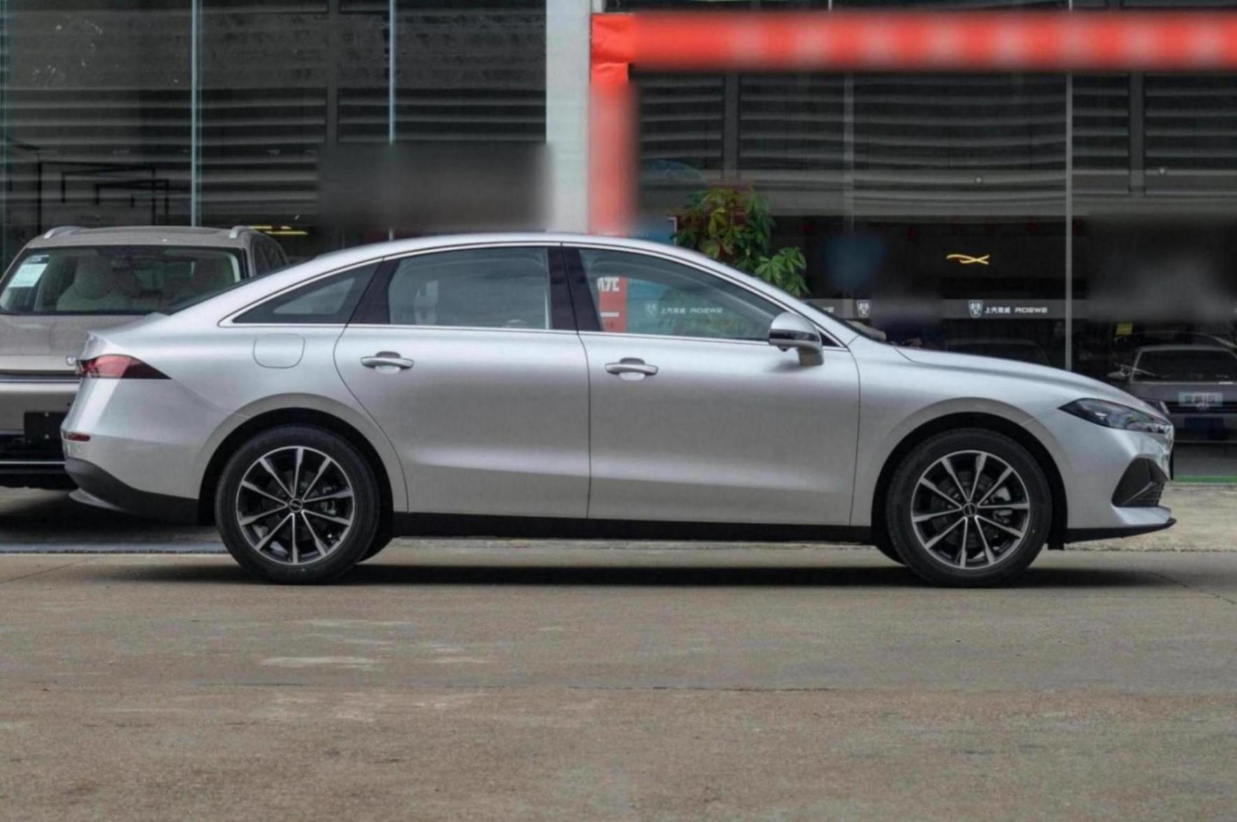 新車搶先看 榮威D7 DMH創(chuàng)杰尼斯世界記錄 實測續(xù)航2208km 2.29L/100km