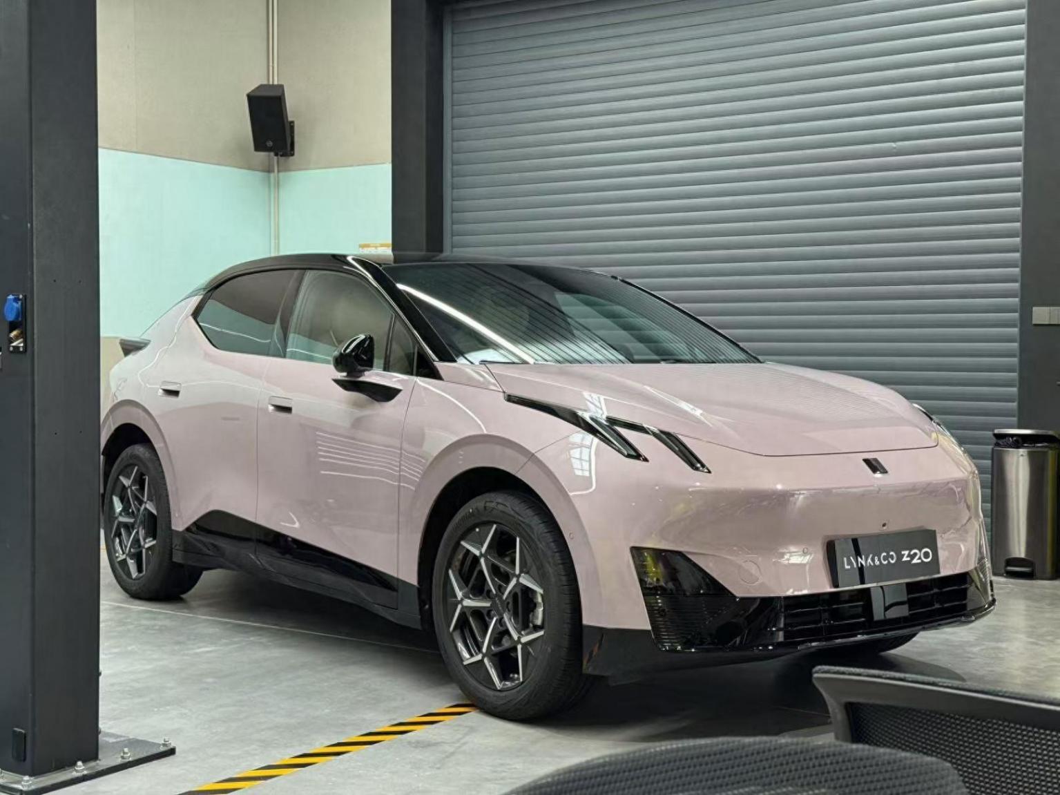 領(lǐng)克Z20實車現(xiàn)身,比元PLUS更大+無框車門,配340馬力+4.5C快充