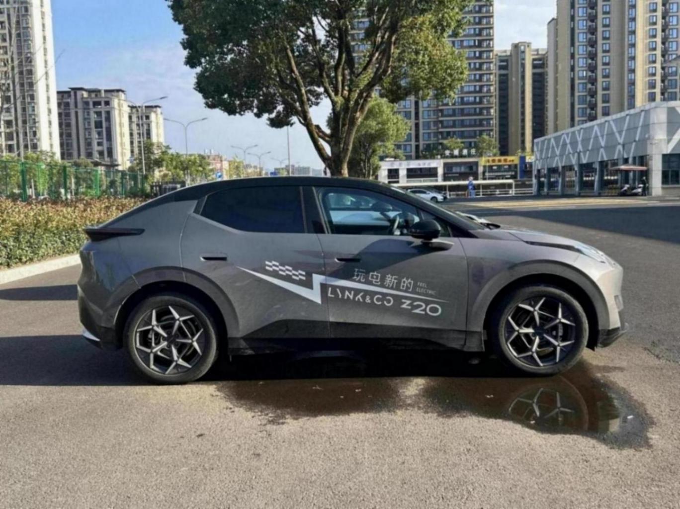 領(lǐng)克Z20實車現(xiàn)身,比元PLUS更大+無框車門,配340馬力+4.5C快充