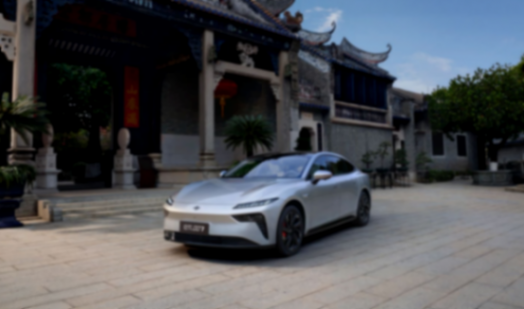 不吹不擂全新C01對比eπ007,誰是更值得入手的新能源中大型車?
