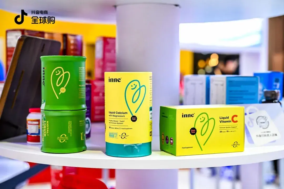 抖音電商全球購首次參展進(jìn)博會(huì),為現(xiàn)場商家提供一站式入駐服務(wù)