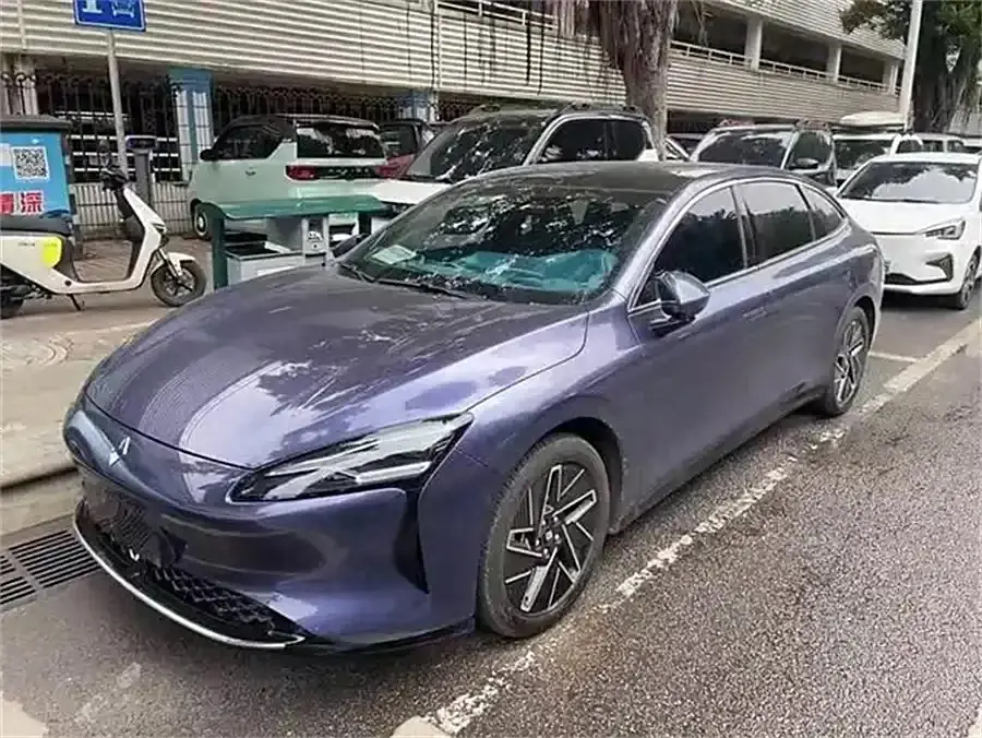 超5米車長+靈眸智駕2.0 Max!寶駿云光實(shí)車現(xiàn)身,純電/插混兩不誤