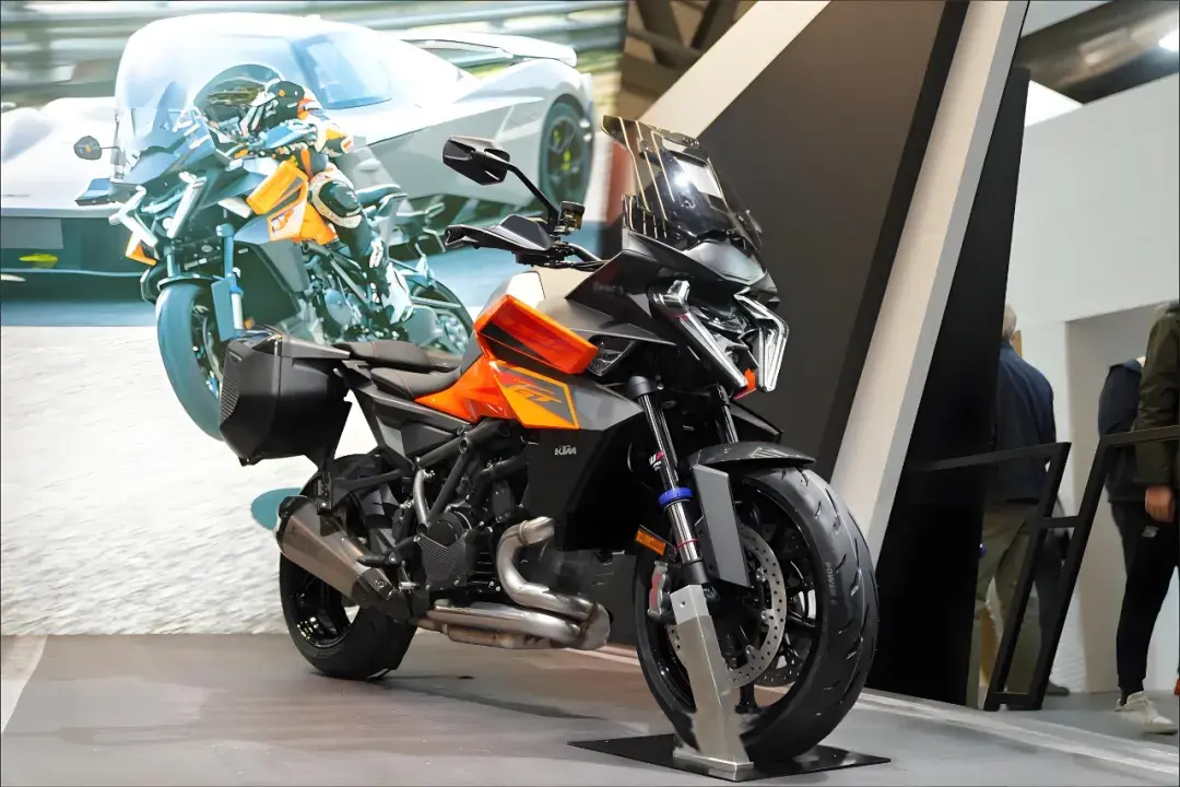 舒適版超級公爵,KTM 1390 SUPER DUKE GT