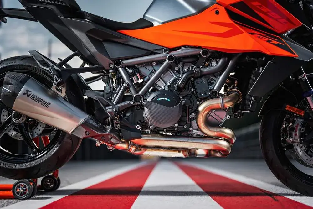 舒適版超級公爵,KTM 1390 SUPER DUKE GT