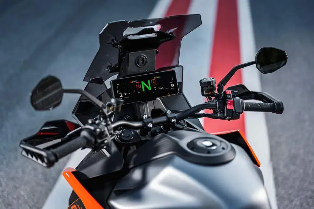 舒適版超級公爵,KTM 1390 SUPER DUKE GT