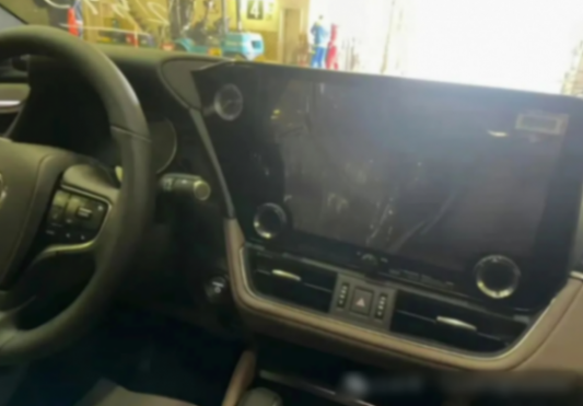 全新車標加大屏幕,雷克薩斯ES實車曝光!顏值秒殺二線豪華市場?