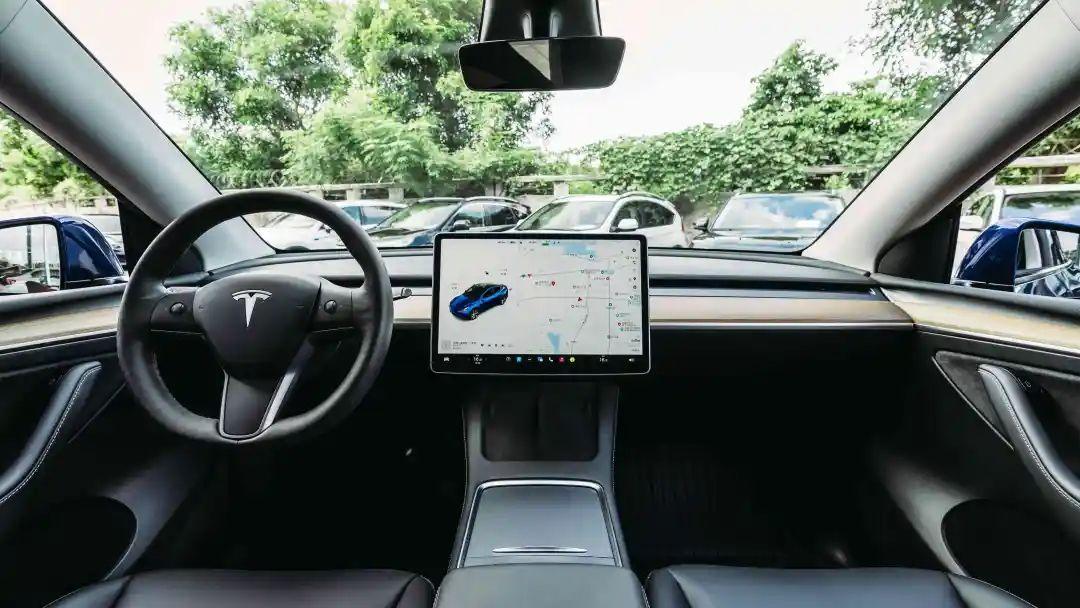 特斯拉 2025 款 Model Y 風暴來襲!能敵得過國產新勢力的圍剿嗎?