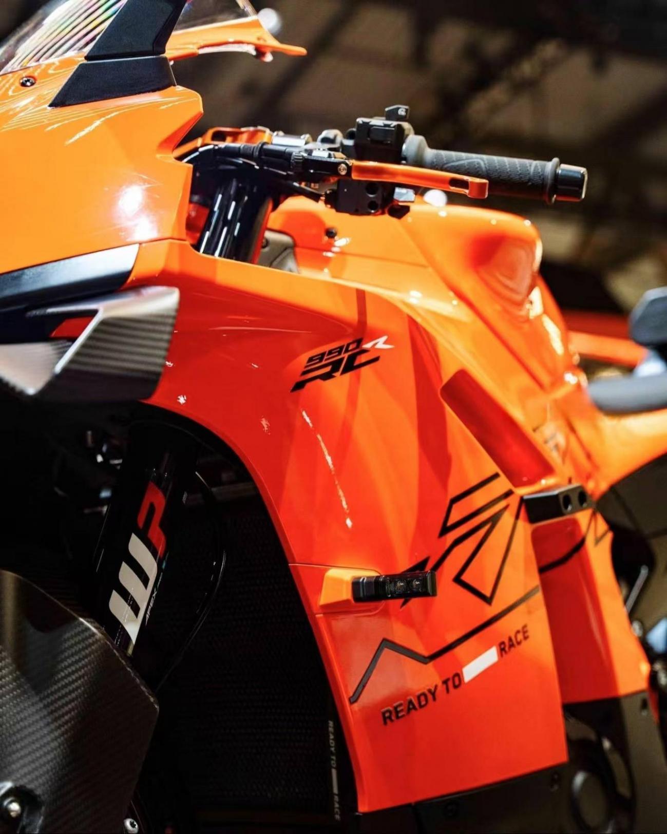 KTM 超跑 RC990r,我被這個鏟車頭給迷住了