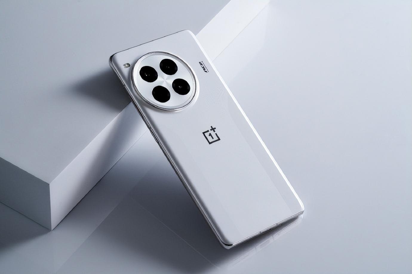 3000元手機怎么選?6100毫安+驍龍8Gen3+萬級VC,OPPO交“答卷”