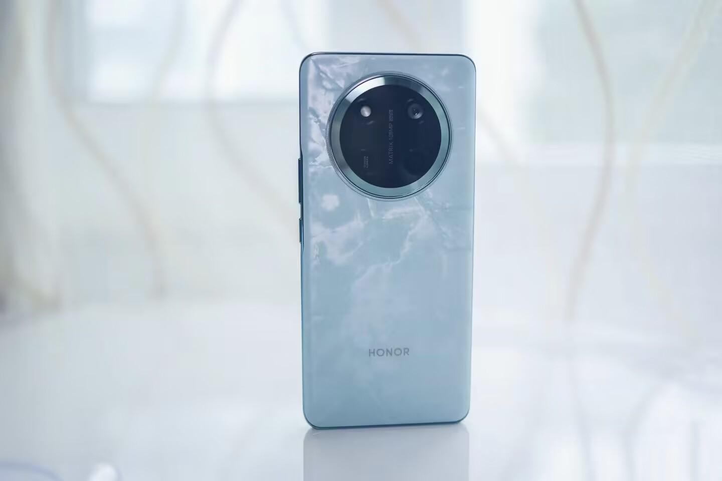 榮耀太猛了!耐摔曲屏+3840HZ+6600mAh+衛(wèi)星通信,僅售1499元