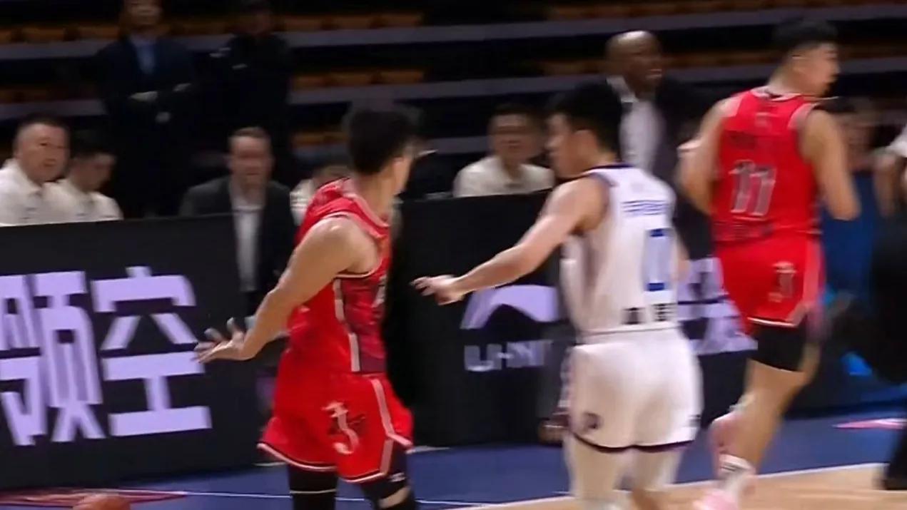 隨著新疆6連勝登頂,深圳6連敗,CBA最新積分榜出爐:榜首易主!