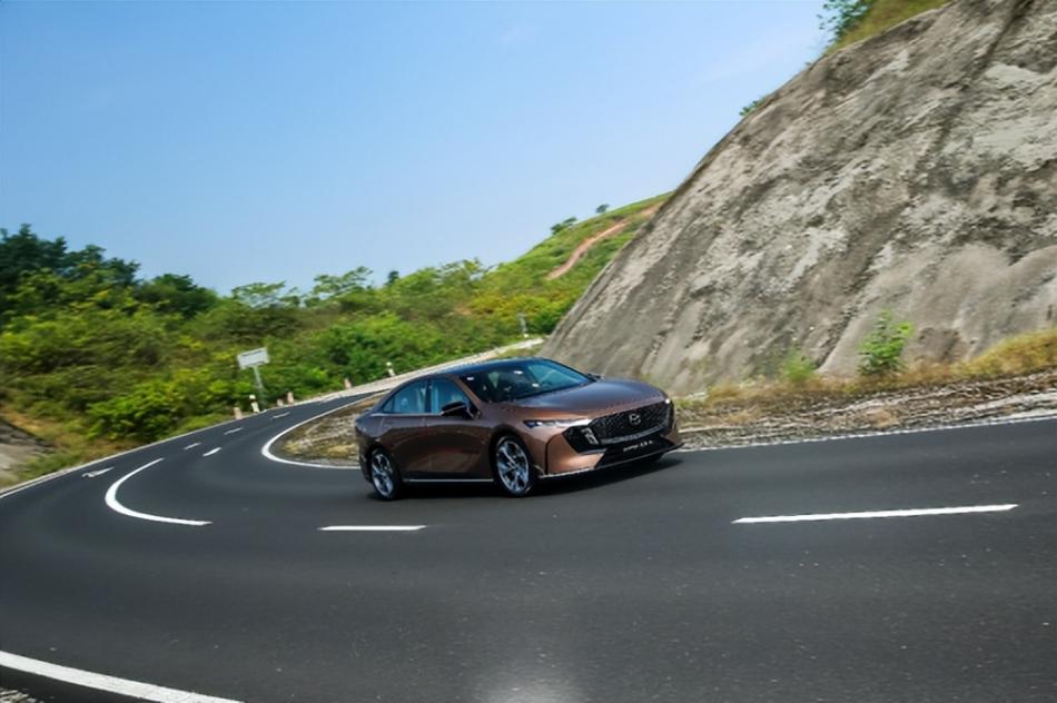 長安馬自達MAZDA EZ-6試駕體驗:駕控升級 樹立合資新能源新標桿