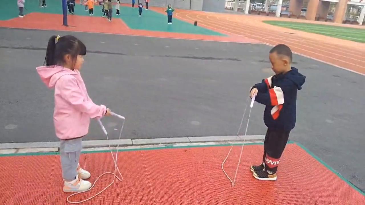 長春市綠園區(qū)第一實驗幼兒園——大一班可愛的小師徒