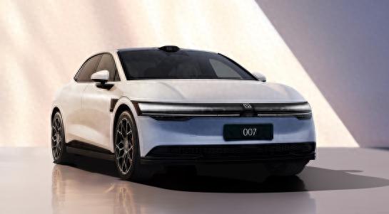 深度對比從充電效率到智能駕駛的全面解析2025款極氪007和Model 3