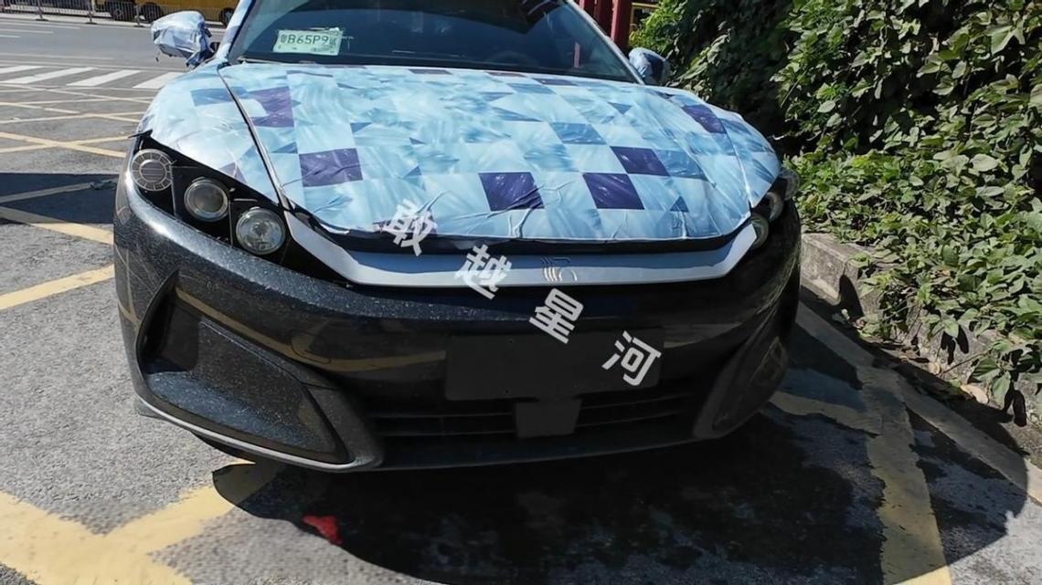 比亞迪全新中型轎車曝光,懸掛“漢”車標,或為漢L