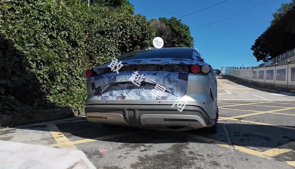 比亞迪全新中型轎車曝光,懸掛“漢”車標,或為漢L