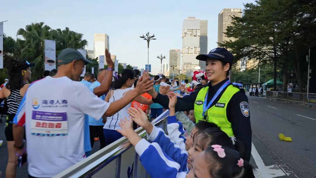 奔跑有風,守護有“我” 福田公安全力護航深圳馬拉松