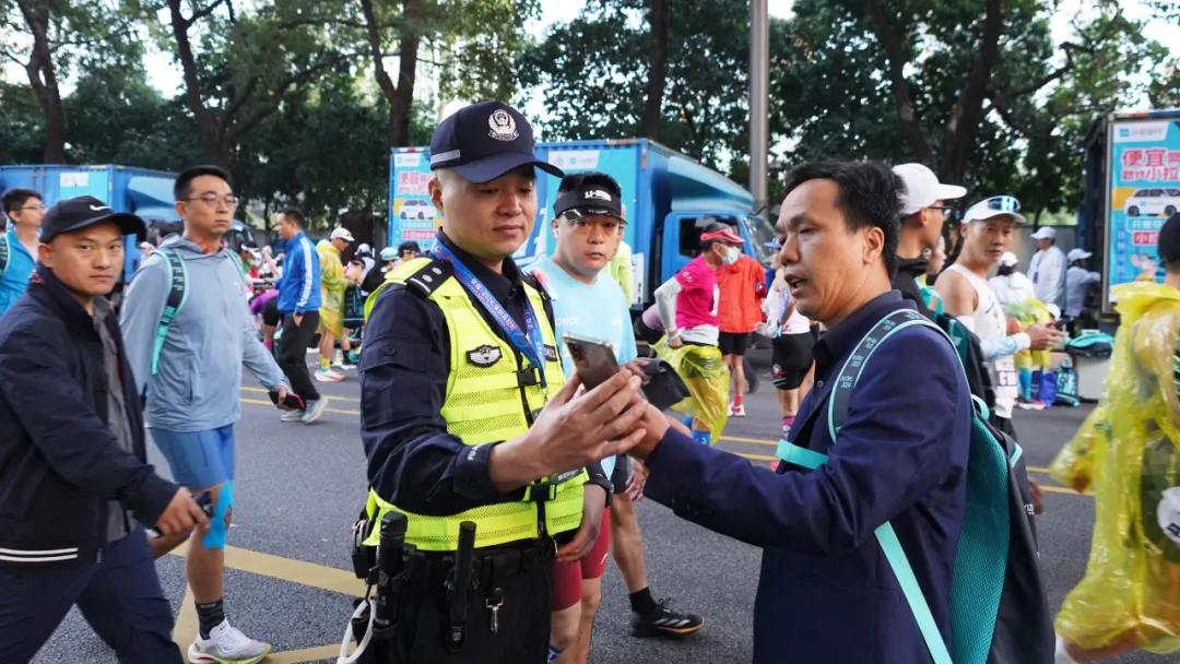 奔跑有風,守護有“我” 福田公安全力護航深圳馬拉松
