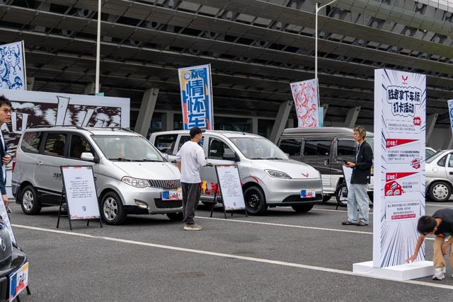 五菱宏光純電版和燃油版同臺,神車傳遞,新一代的創富新神器?-有駕 五菱宏光純電版和燃油版同臺,神車傳遞,新一代的創富新神器?-有駕