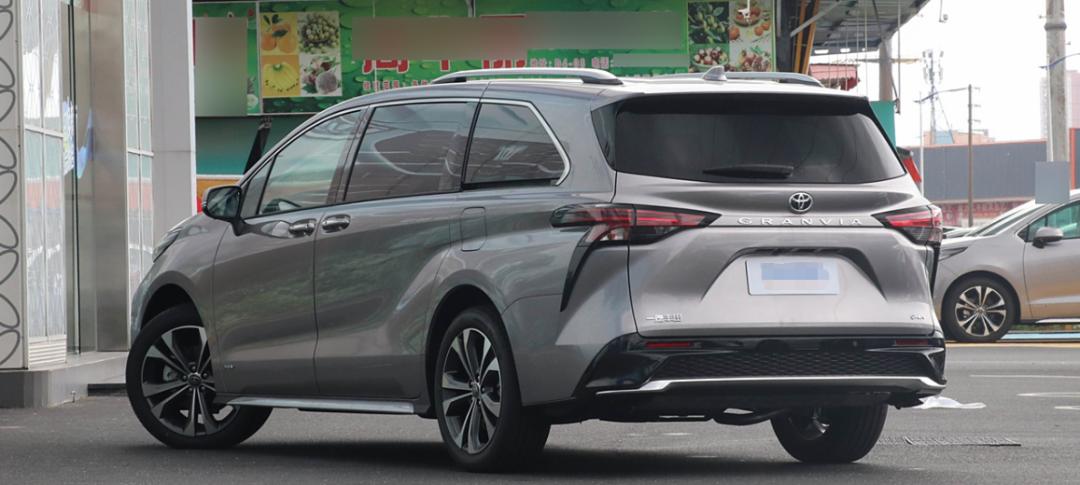 30萬,這才是真正的家用大7座MPV,油電雙擎喝92粗糧一公里4毛