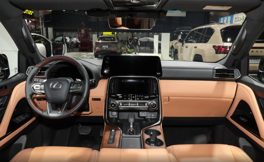 售價高達百萬,車長5115米,雷克薩斯LX700h表現(xiàn)如何?