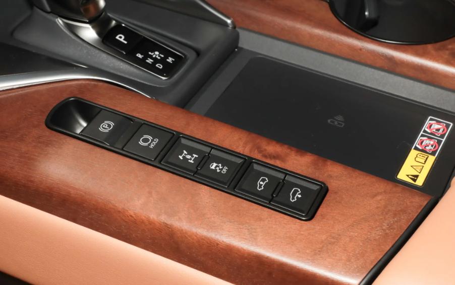 售價高達百萬,車長5115米,雷克薩斯LX700h表現(xiàn)如何?