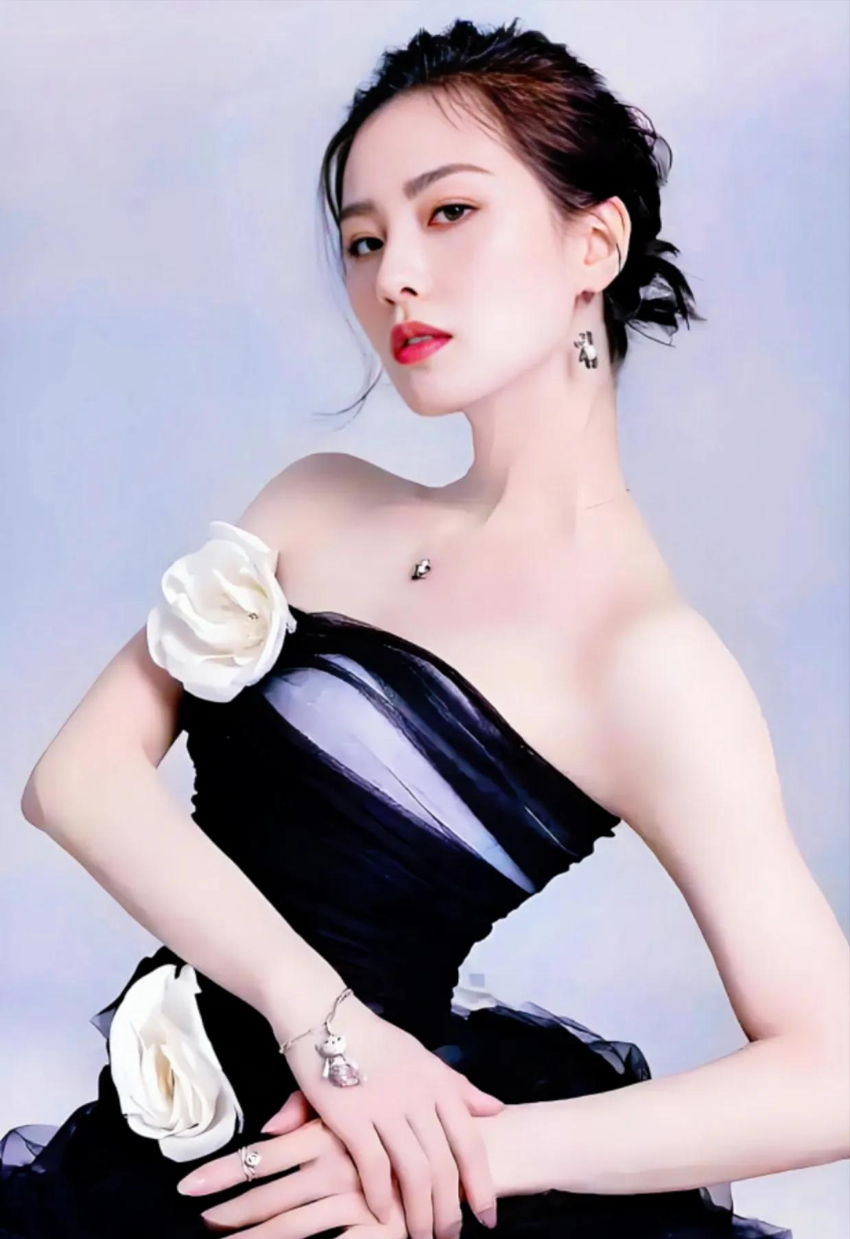 劉詩詩化濃妝和小姐妹逛街
