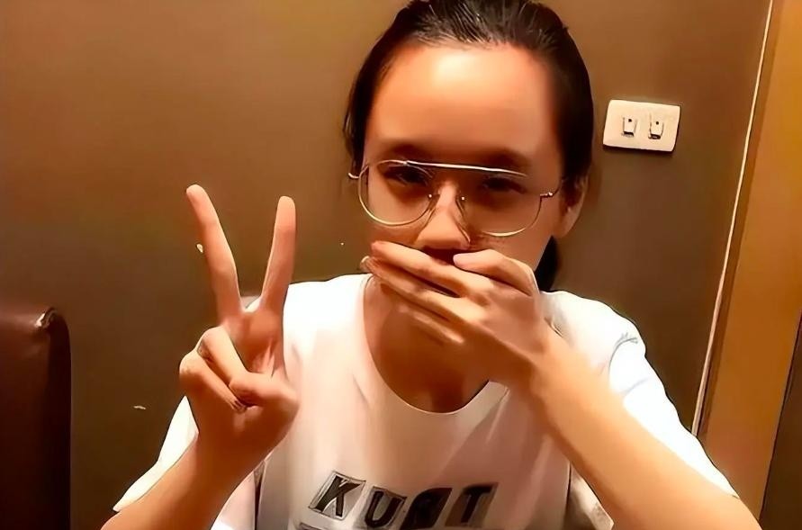 爺孫戀女主被曝上門乞討