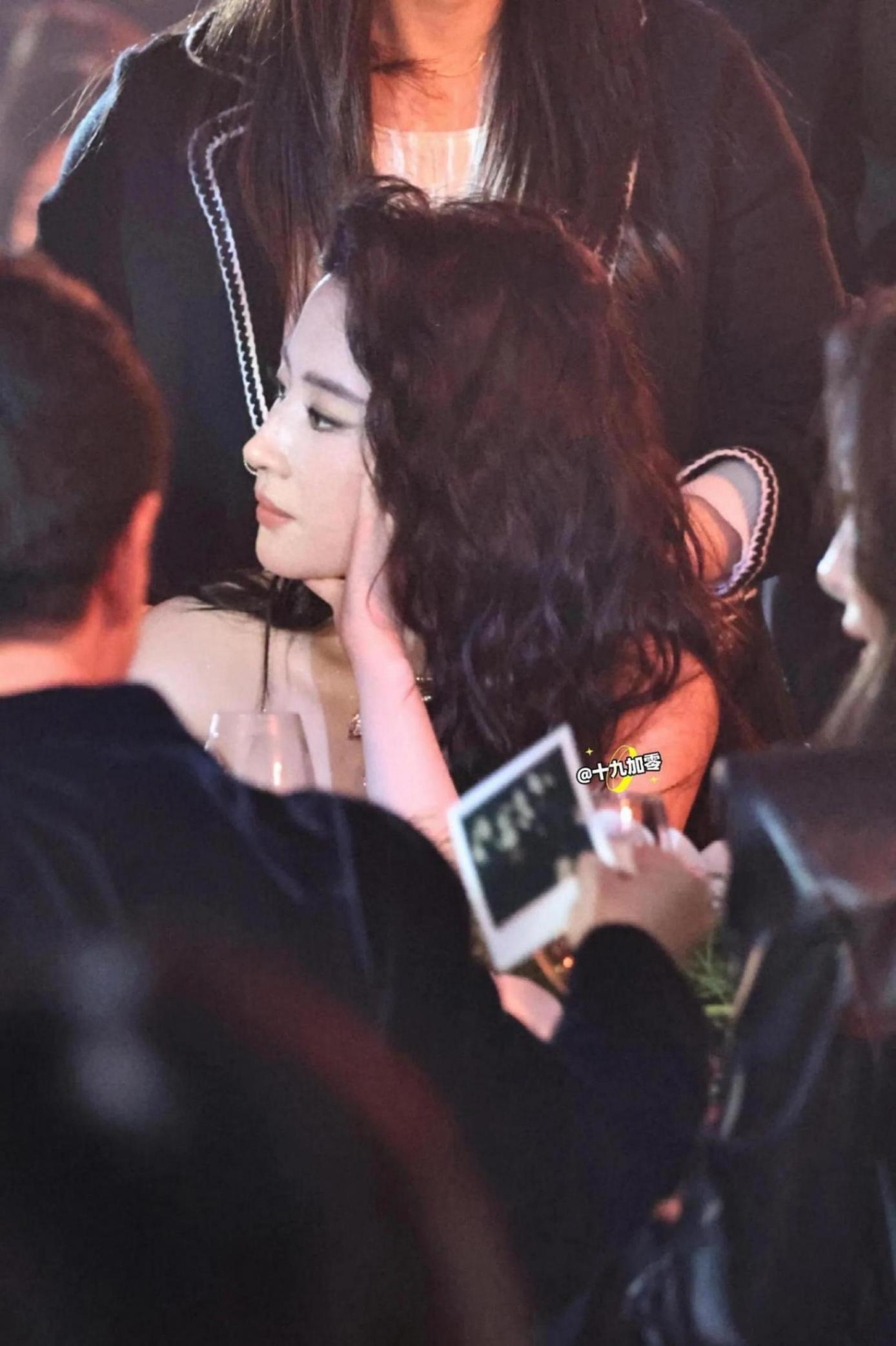 劉亦菲晚宴內場美到發光