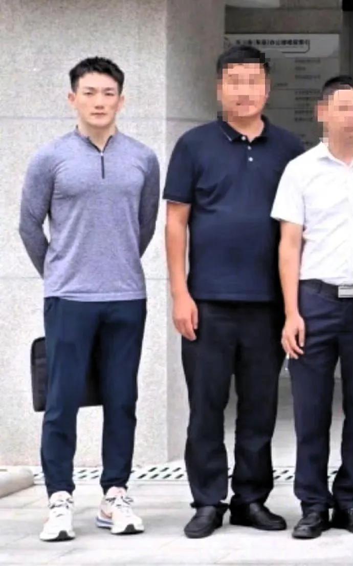張馨予老公何捷被證實已轉業