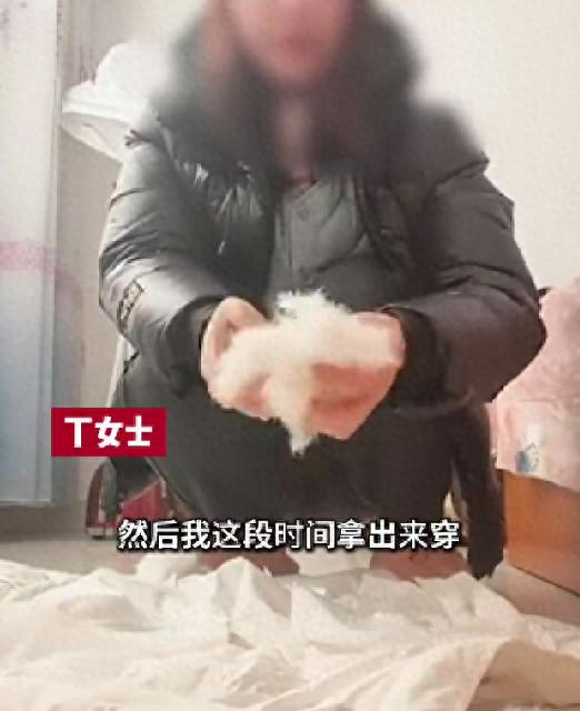 女子300多買羽絨馬甲剪開全是飛絲