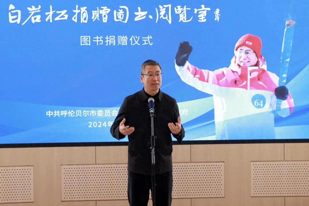 白巖松回家鄉(xiāng)捐贈(zèng)一批珍貴藏品