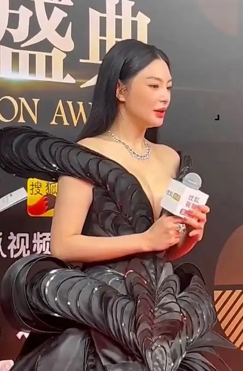 張雨綺 為了討大家喜歡才穿成這樣