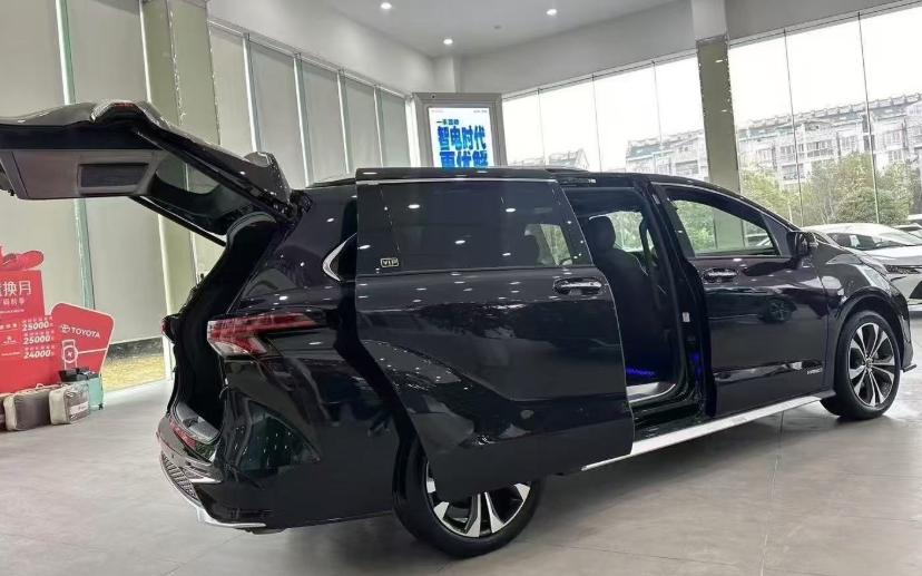 最高優(yōu)惠7萬,5.7個(gè)油喝92,豐田“王牌MPV”開始反擊,全系智駕