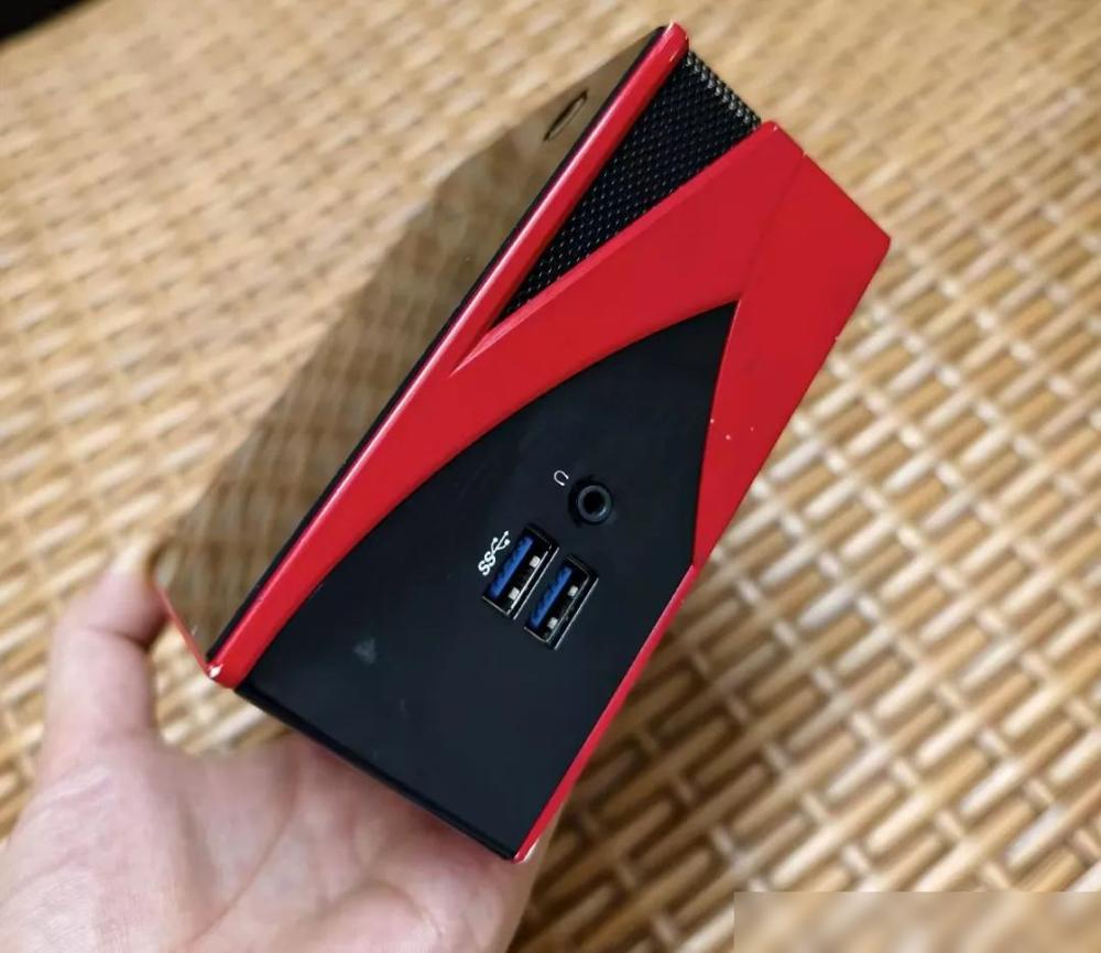 299元的AMD小主機,紅色外觀很拉風,可換內存和固態