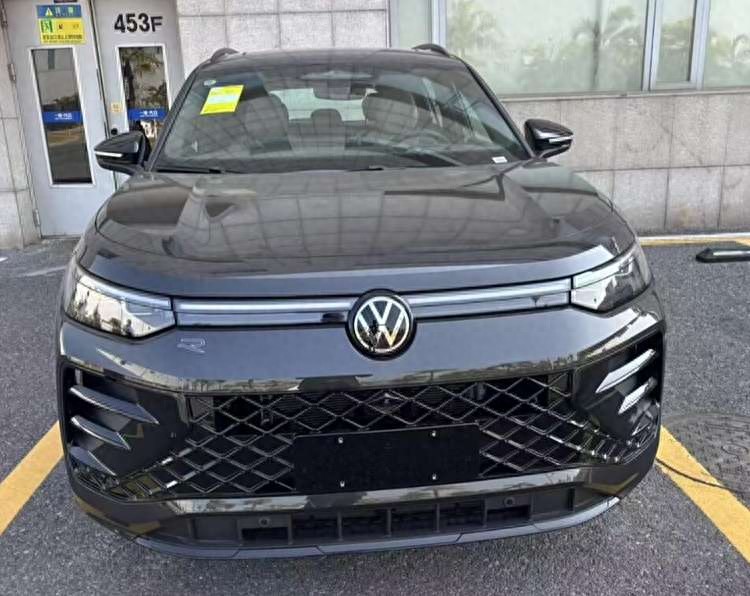 全新大眾探岳L實(shí)車現(xiàn)身,顏值高,智能化水準(zhǔn)不錯(cuò),配1.5T/2.0T