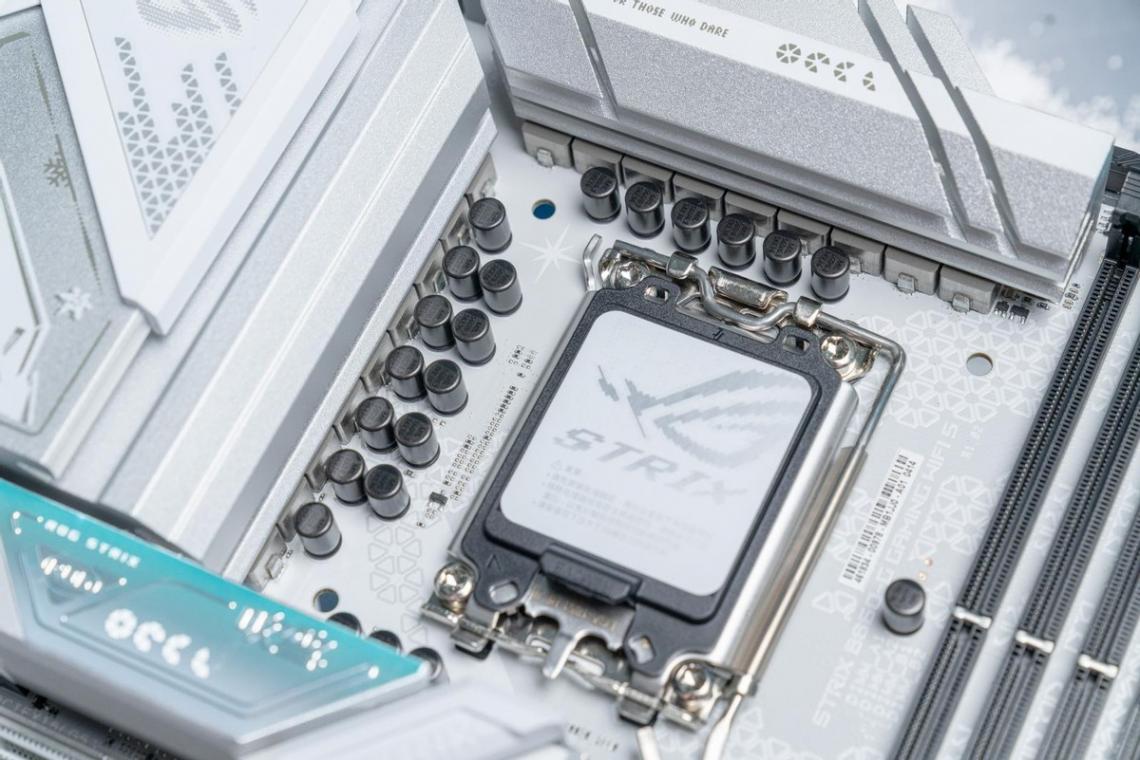 超能電競利器,ROG STRIX B860-G GAMING WIFI S小吹雪主板測評