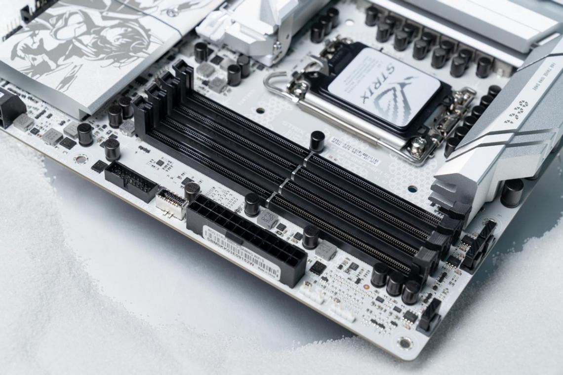 超能電競利器,ROG STRIX B860-G GAMING WIFI S小吹雪主板測評