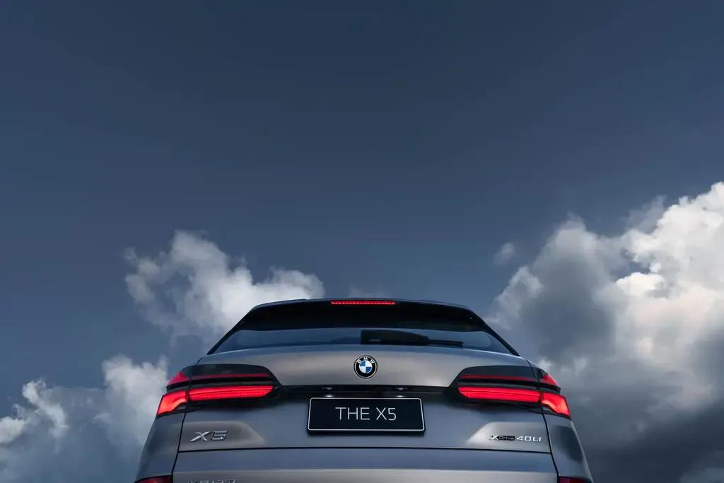 看看內行怎么選:寶馬 X5、奔馳 GLE、路虎衛士誰能拔得頭籌?