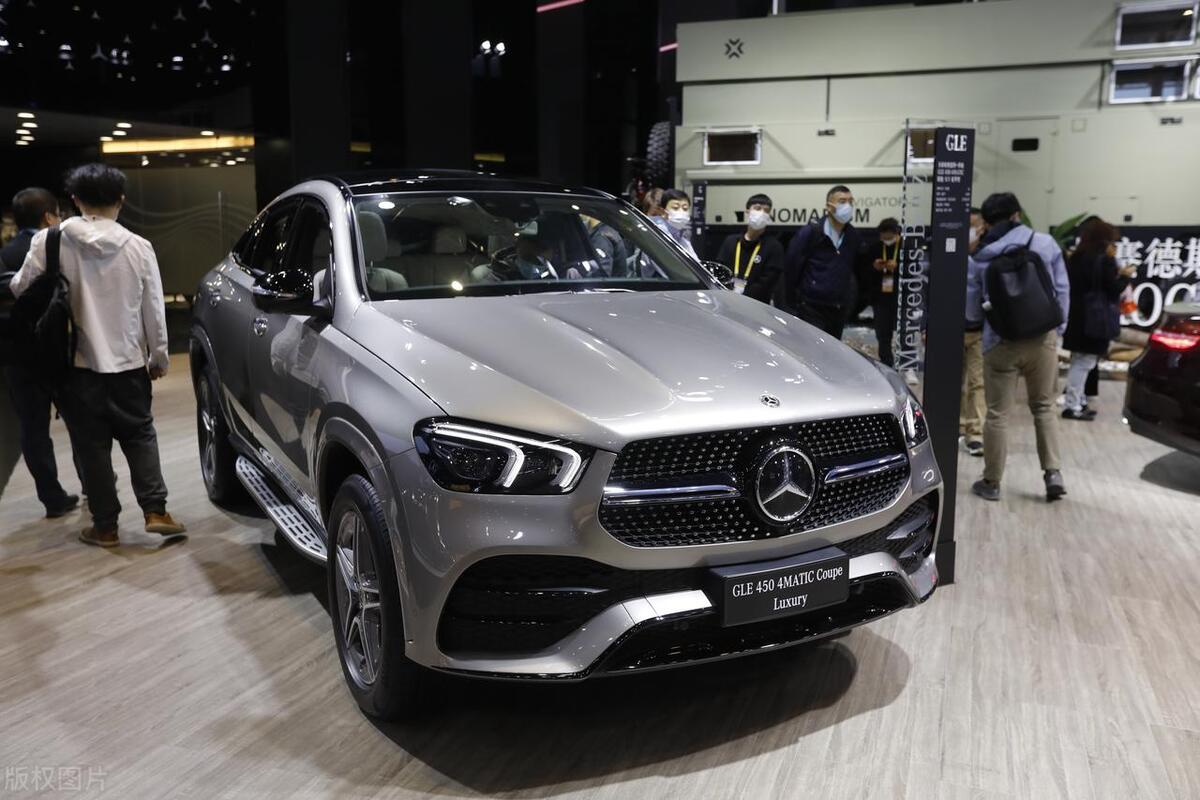 看看內行怎么選:寶馬 X5、奔馳 GLE、路虎衛士誰能拔得頭籌?
