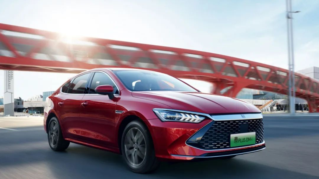12月轎車銷量:朗逸軒逸下滑,小米SU7首次進(jìn)入前十(含全年銷量)