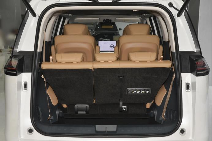 家用MPV市場新車扎堆,風行星海V9和傳祺E8 PHEV誰更值得選?