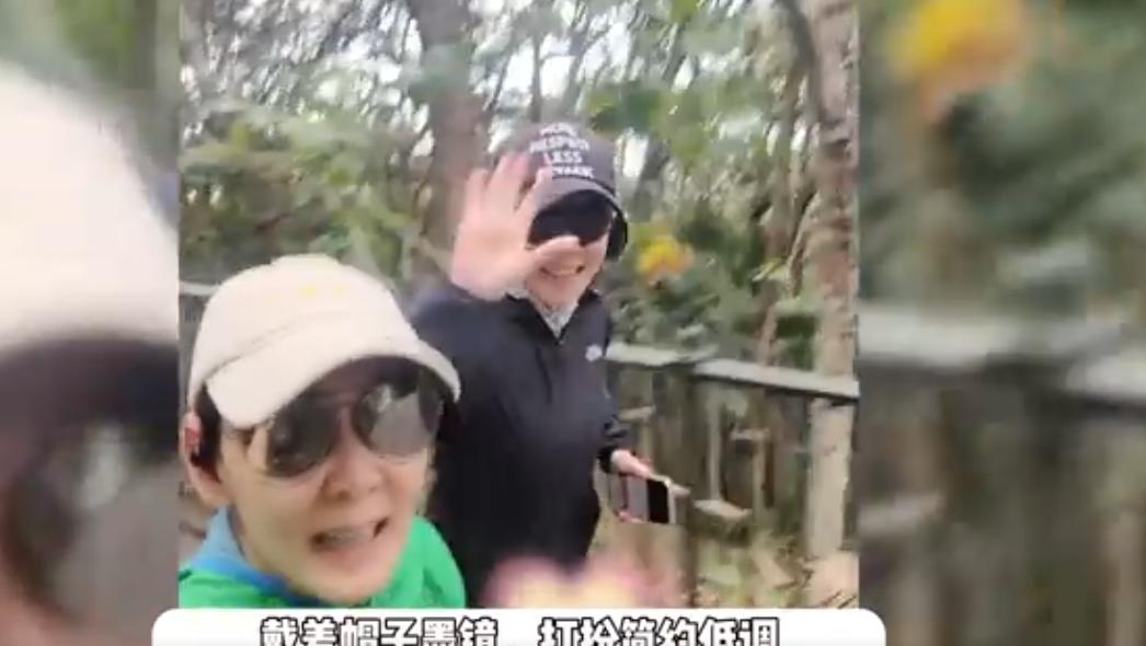 59歲劉嘉玲一邊跑步一邊接受采訪