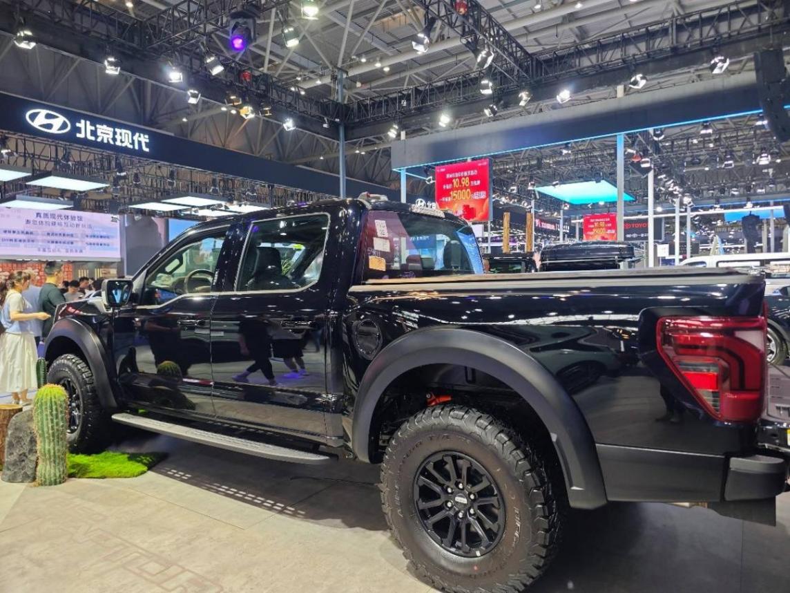 預計售價85萬左右 重慶車展實拍新福特F-150猛禽