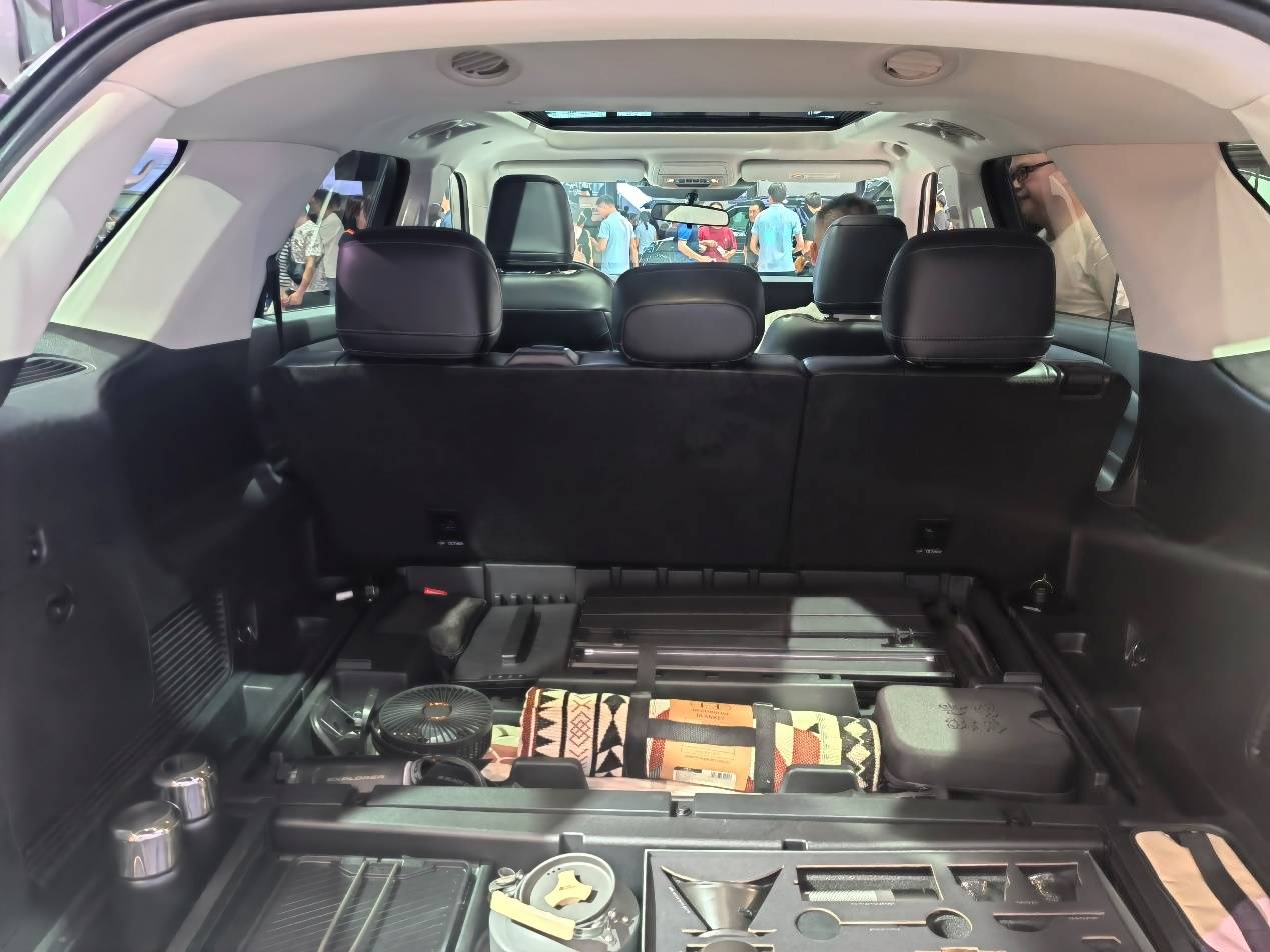 四驅穿越版上市售30.98萬,福特探險者家族全系四驅,覆蓋5/6/7座